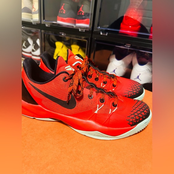 ZOOM KOBE VENOMENON 4 ´UNIVERSITY RED´